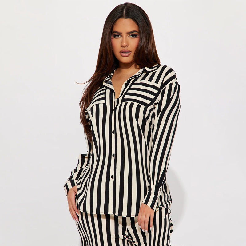 Dame Stribet Ensemble med oversized Skjorte og brede Bukser Stilla