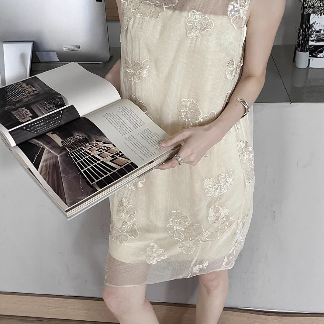 Dame Elegant ærmeløs kjole med fin broderi og luftig pasform Stilla