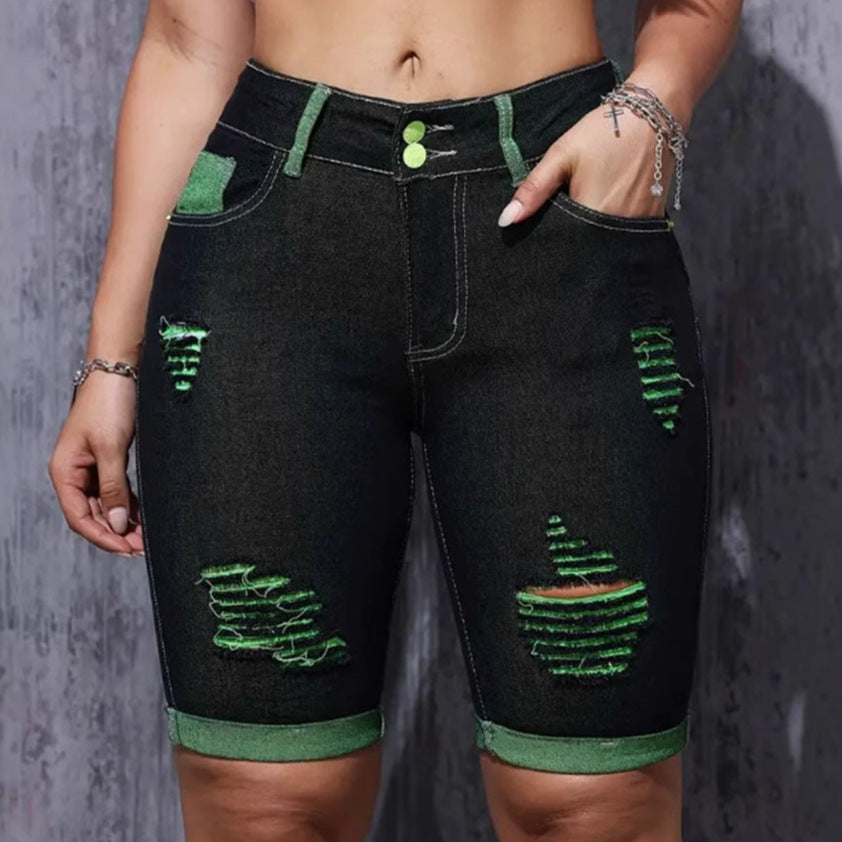 Damedeformerede jeansshorts med iøjnefaldende accenter og høj talje