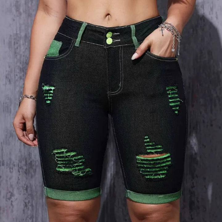 Damedeformerede jeansshorts med iøjnefaldende accenter og høj talje