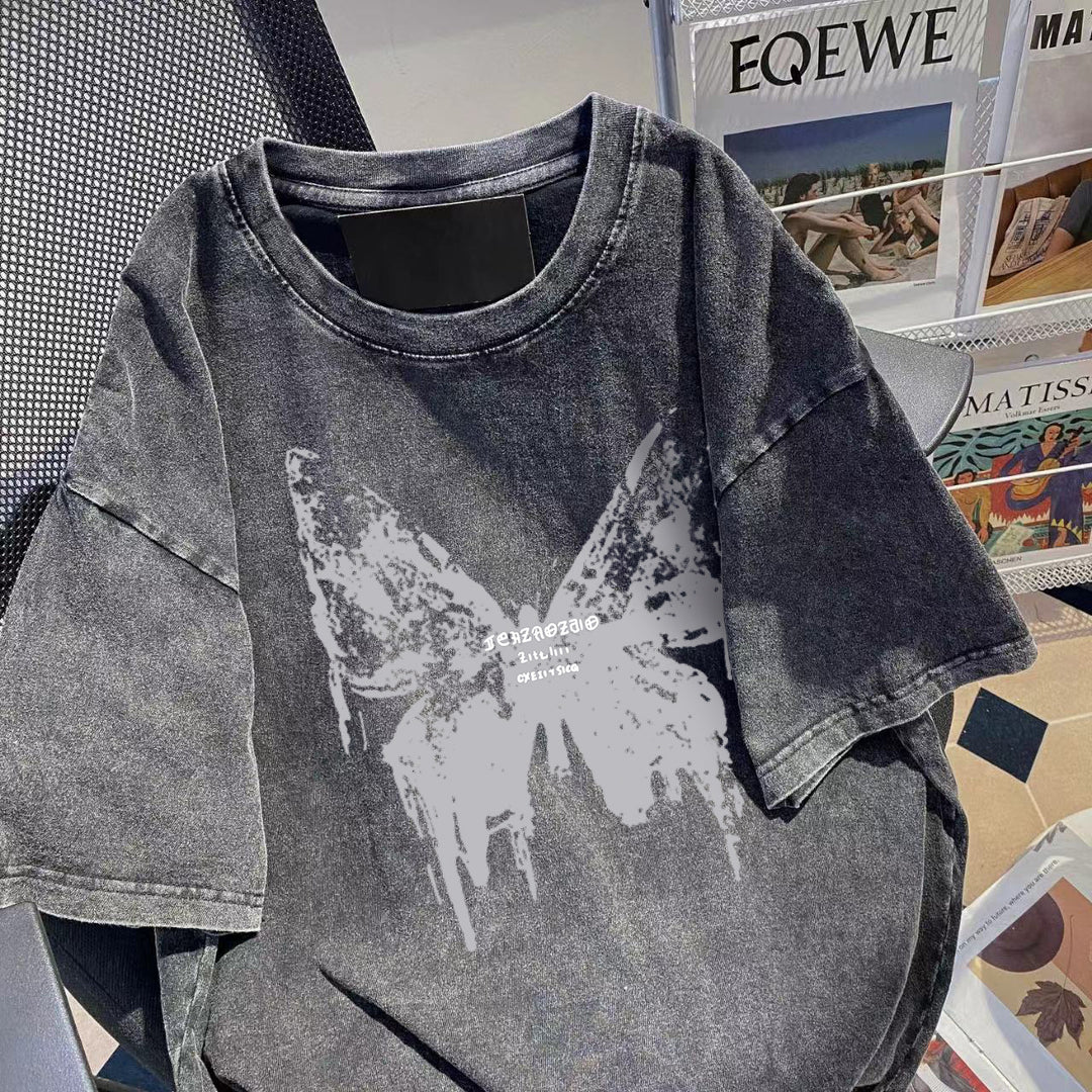 Dame Oversized T-shirt med kunstnerisk sommerfugledesign Stilla