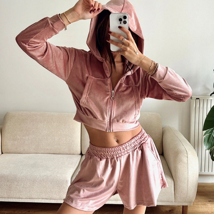 Kvinders afslappede fleece sæt med cropped hoodie og komfortable shorts