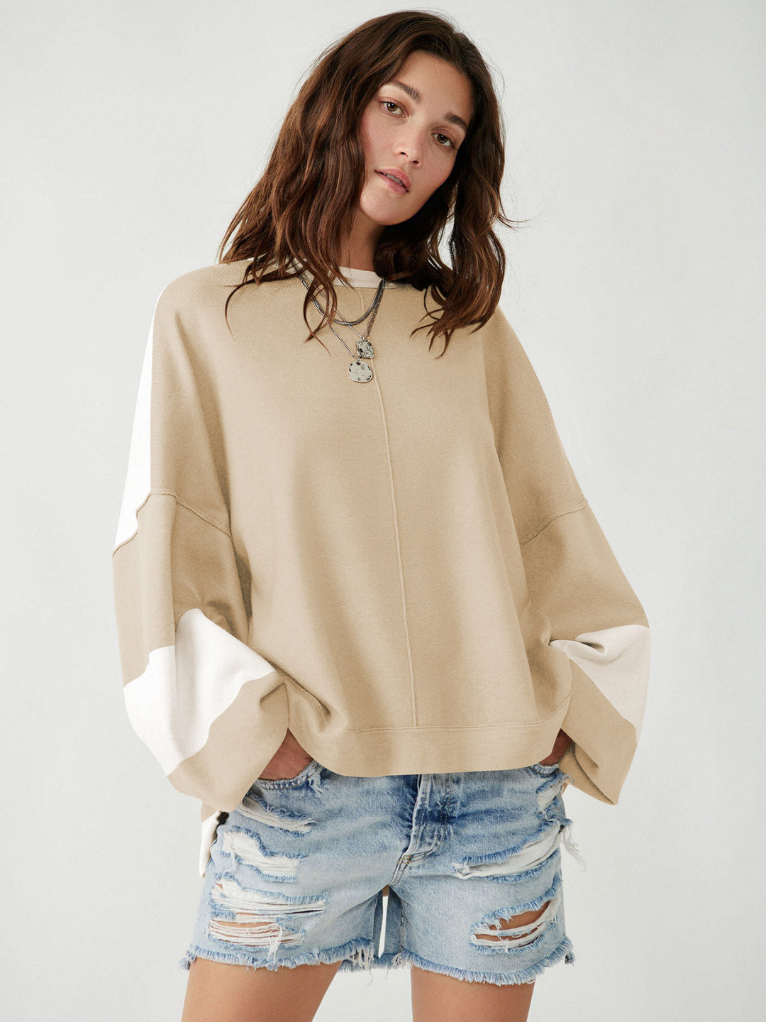 Dame afslappet oversized sweater med moderigtigt farveblokdesign og blødt stof Stilla