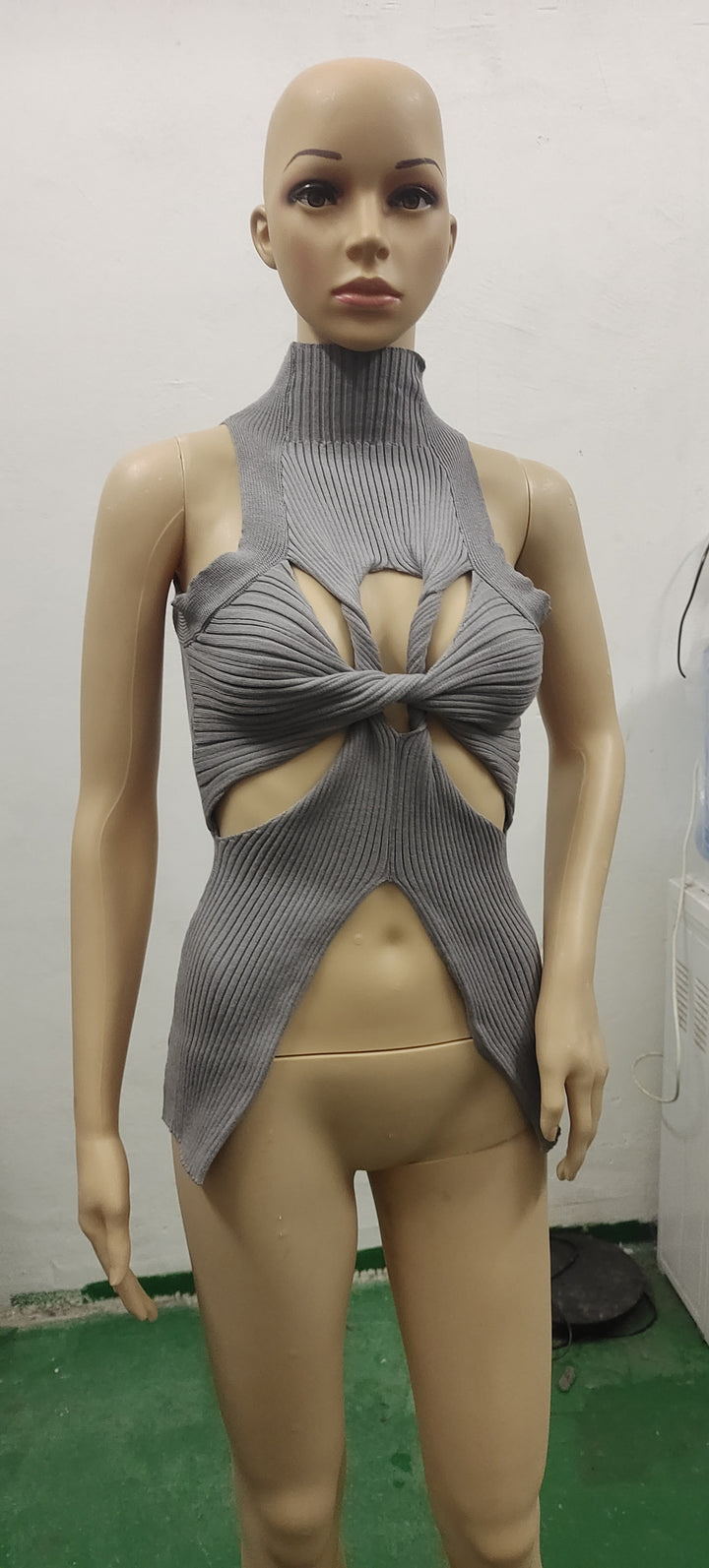 Dame figurtilpasset Cut-Out Top med høj krave Skovae
