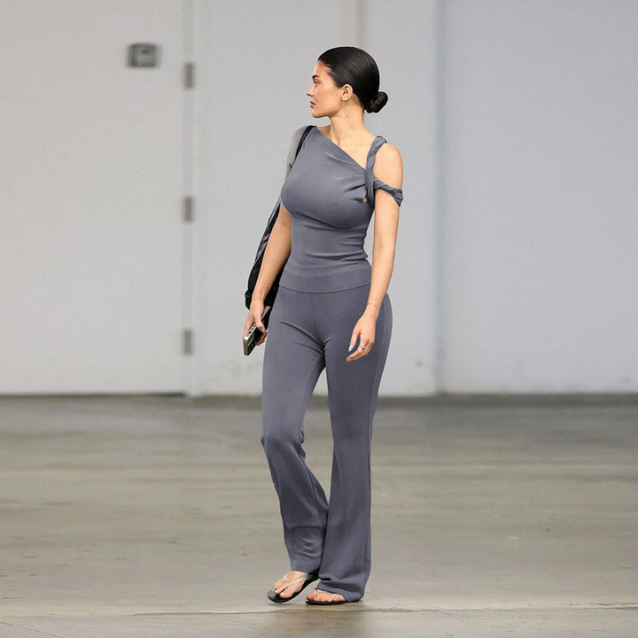 Dame Figurtilpasset Jumpsuit med asymmetrisk snit og elegant skulderfremhævelse Skovae
