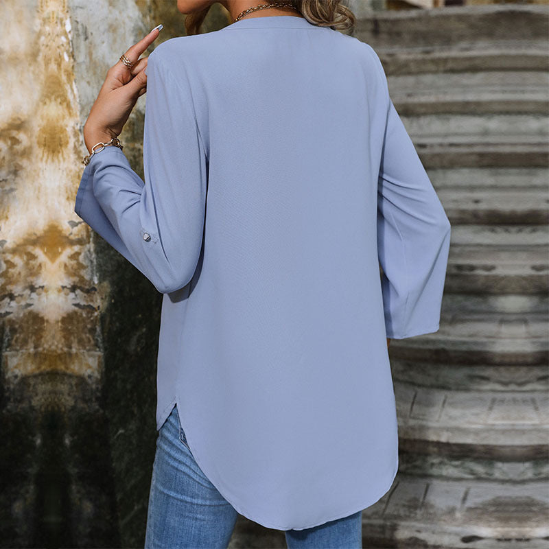 Damebluse med elegante knapdetaljer og afslappet snit Stilla