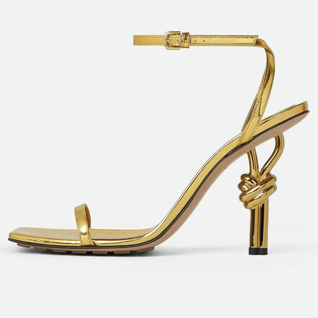 Femme High-Style Remsandaler med skulpturel knudeaccent Stilla