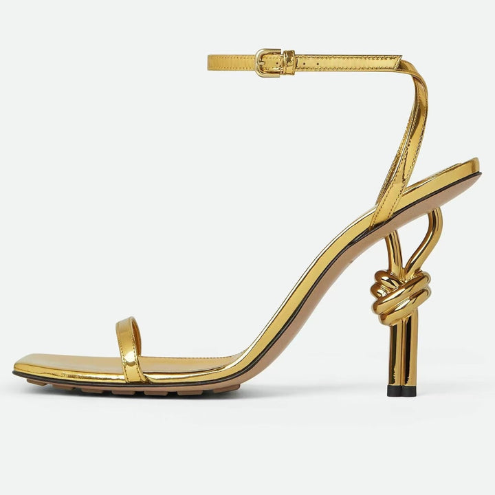 Femme High-Style Remsandaler med skulpturel knudeaccent Stilla