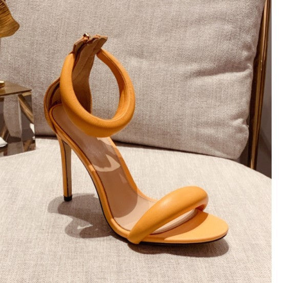 Femme Højglans Stiletto Sandaler med skulpturel ankelrem Stilla
