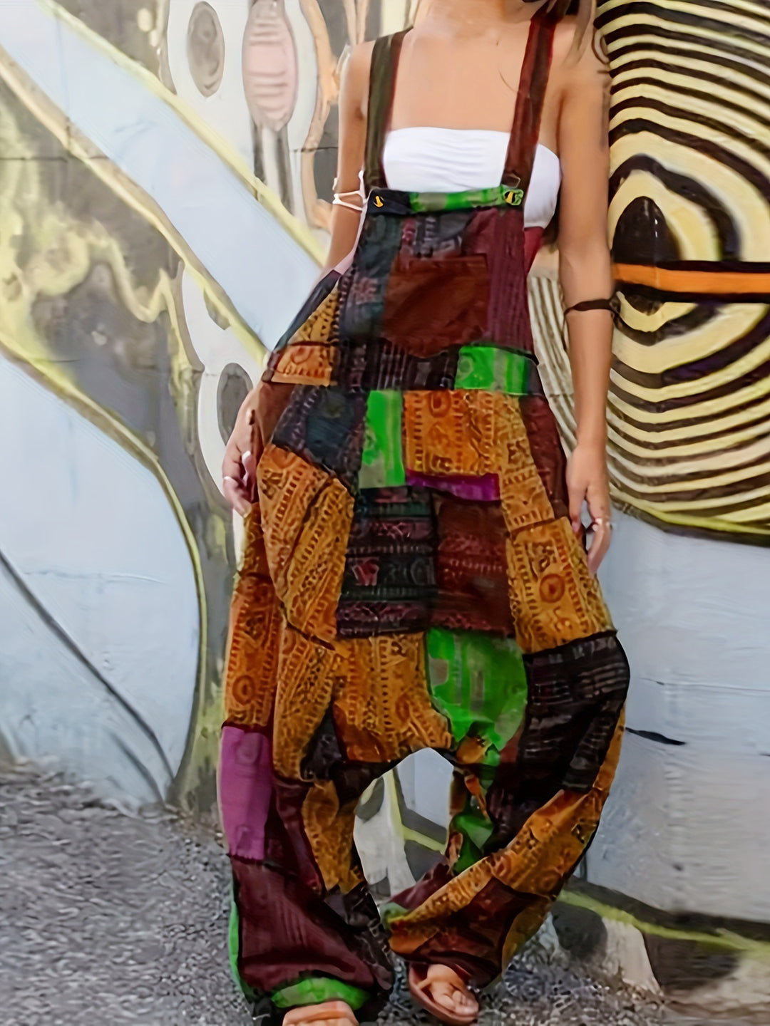 Dame afslappet overall lavet af farverigt patchwork-stof med praktiske lommer Stiila