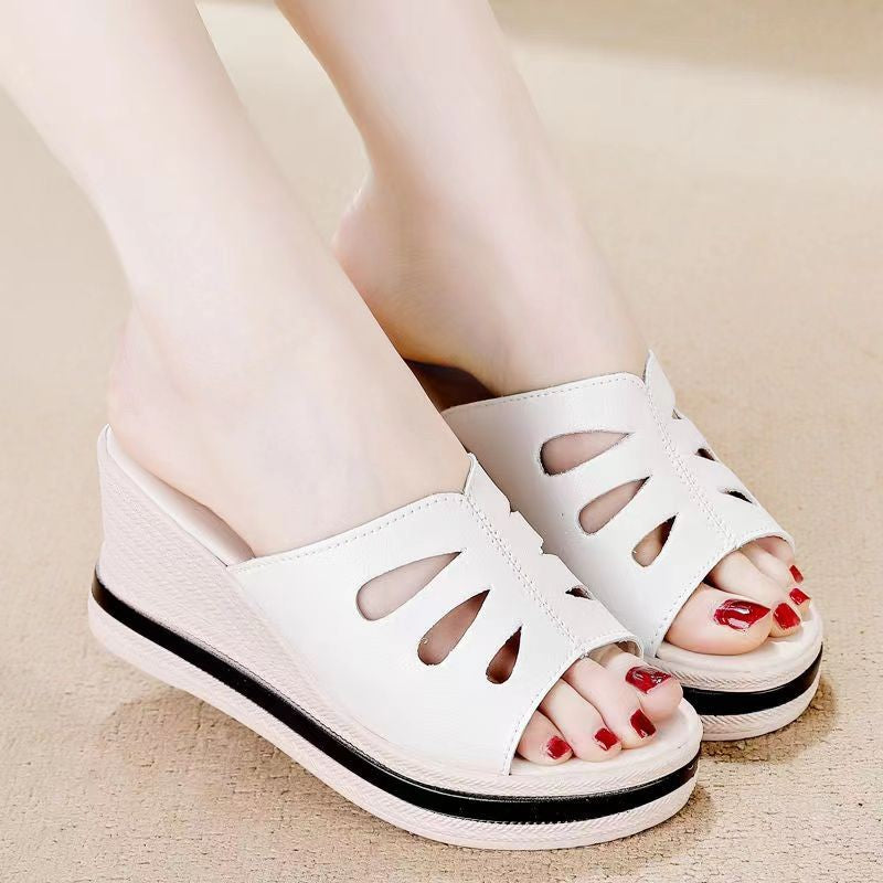 Dame Wedge-Pantoletten med moderne cut-out-design og behageligt fodseng Stilla