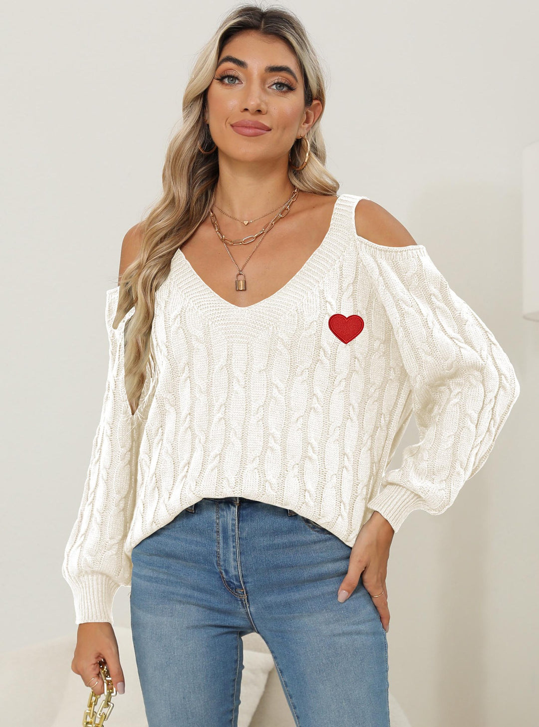 Dame strikpullover med trendy cut-out ærmer og hjerteapplikation Stilla