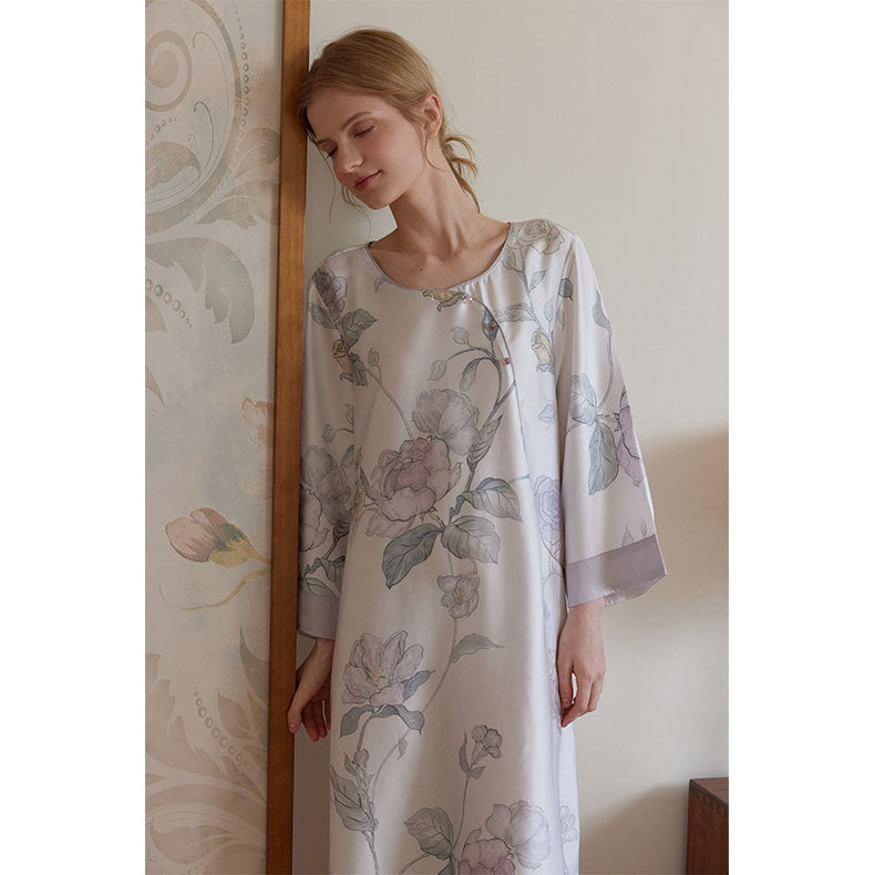 Dame elegant natkjole med floralt print og silkeagtigt stof Stilla