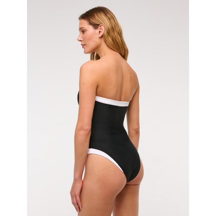 Dame one-piece badedragt med stilfuld bandeau-udskæring og kontrasterende akcenter Skovae