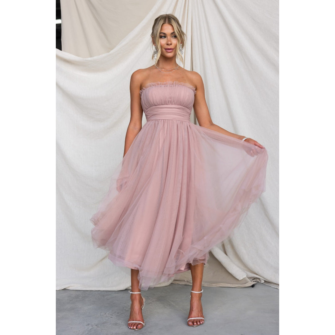 Dame Chiffon-prinsessekjole med transparent tyl og rynket overdel Stiila