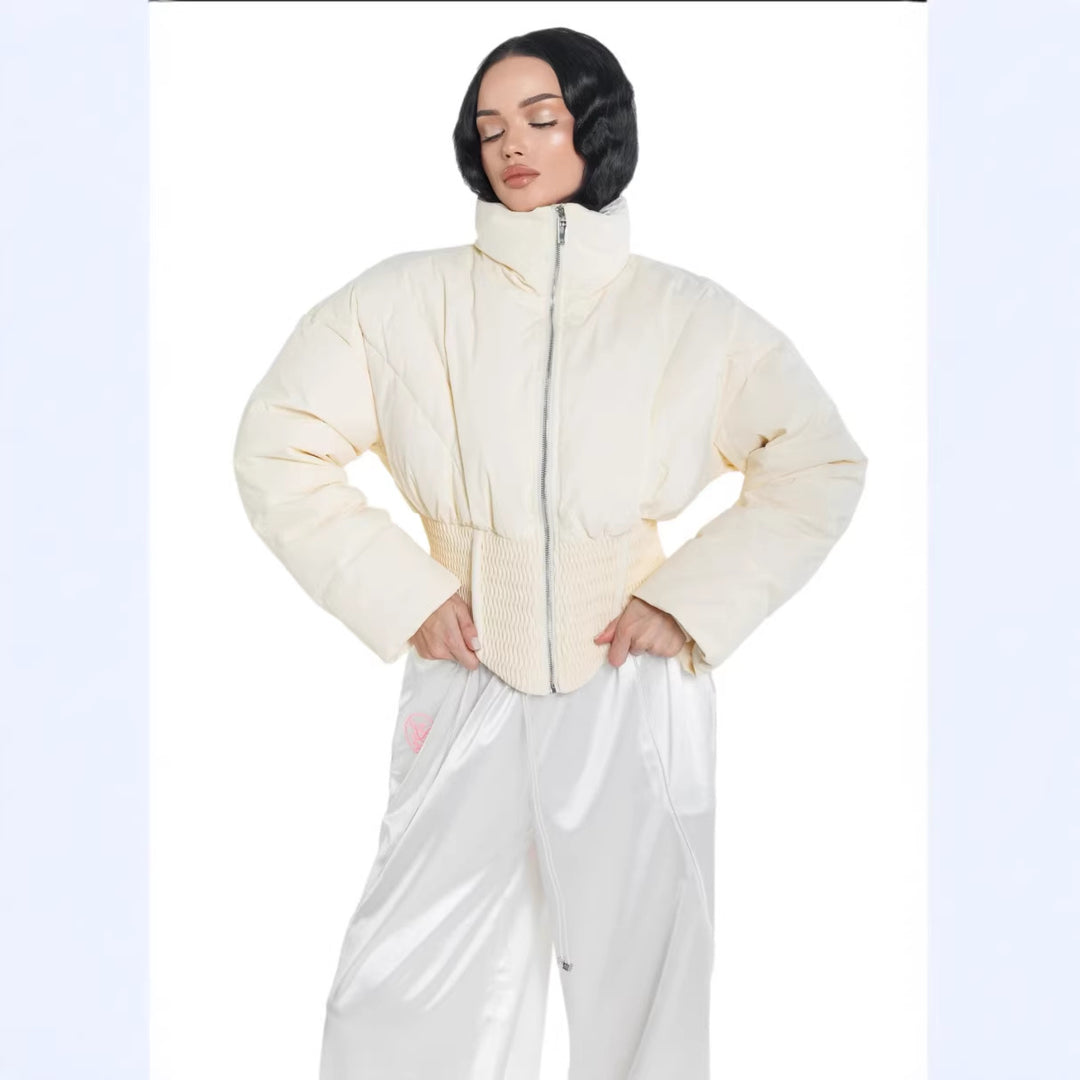 Dame moderigtig quilted jakke med elastisk talje og hætte Stilla