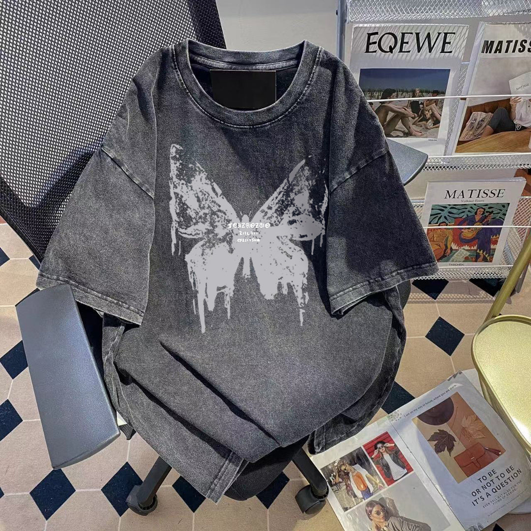 Dame Oversized T-shirt med kunstnerisk sommerfugledesign Stilla