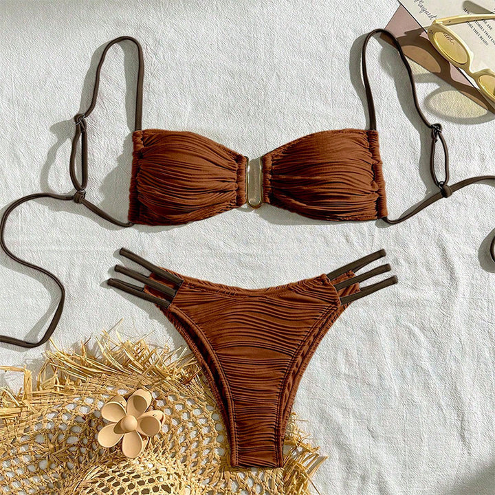 Dame bandeau-bikini med rynkedesign og dekorative stropdetaljer Skovae