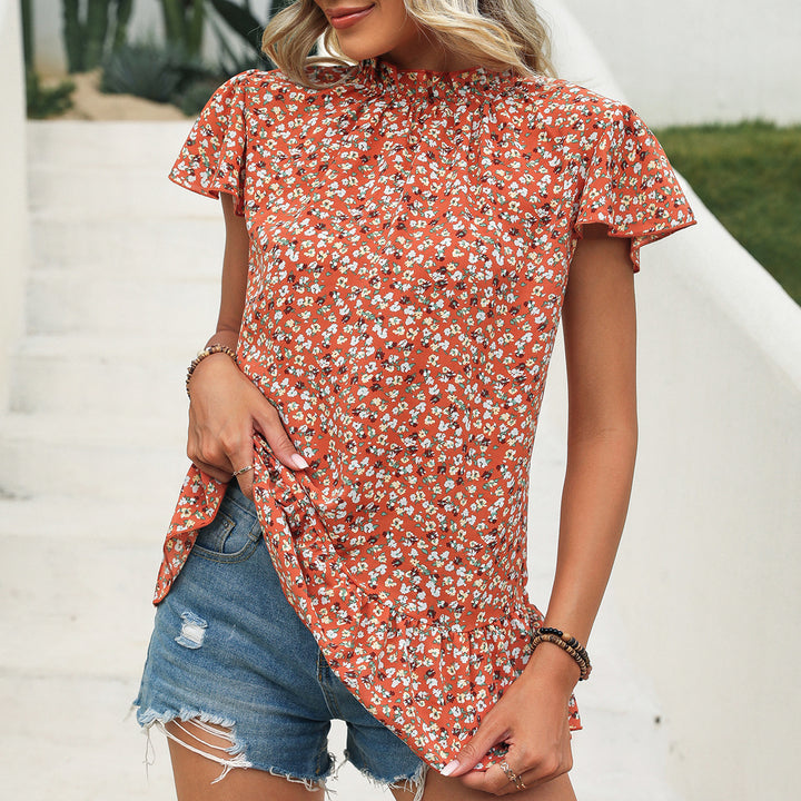 Damebluse med legende blomsterprint og flæsedetalje Stilla