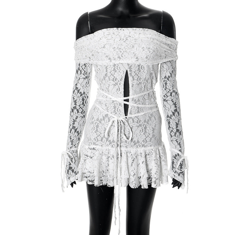 Dame spidskjole med off-shoulder-design og flæsekant Stilla