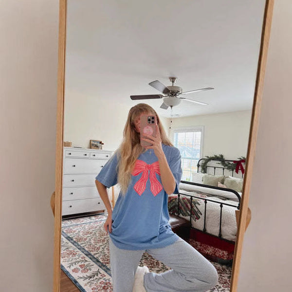 Dame afslappet T-shirt med legende sløjfedesign Skovae