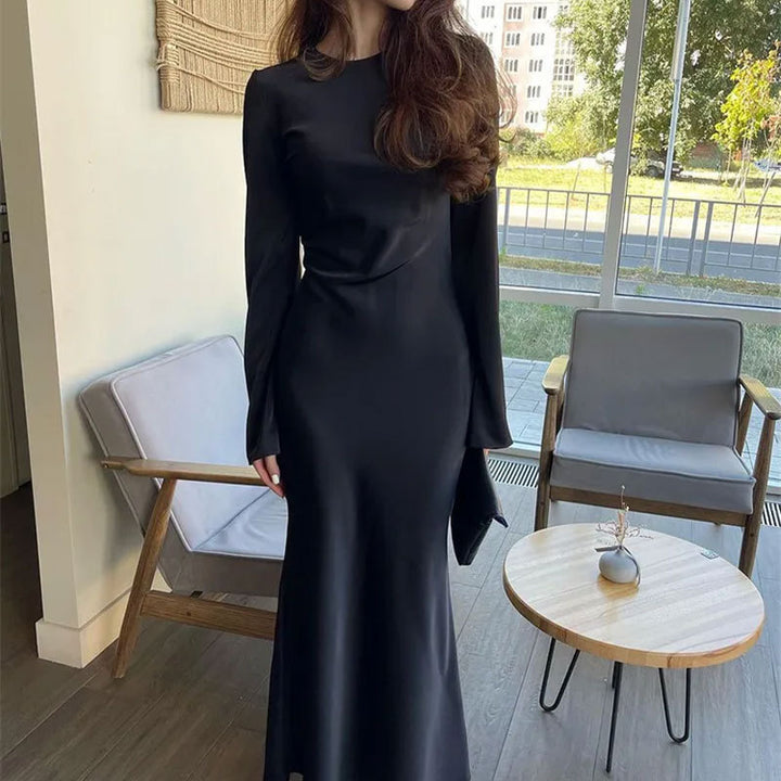 Dame maxikjole med elegante ærmelbånd og tætsiddende snit Stilla