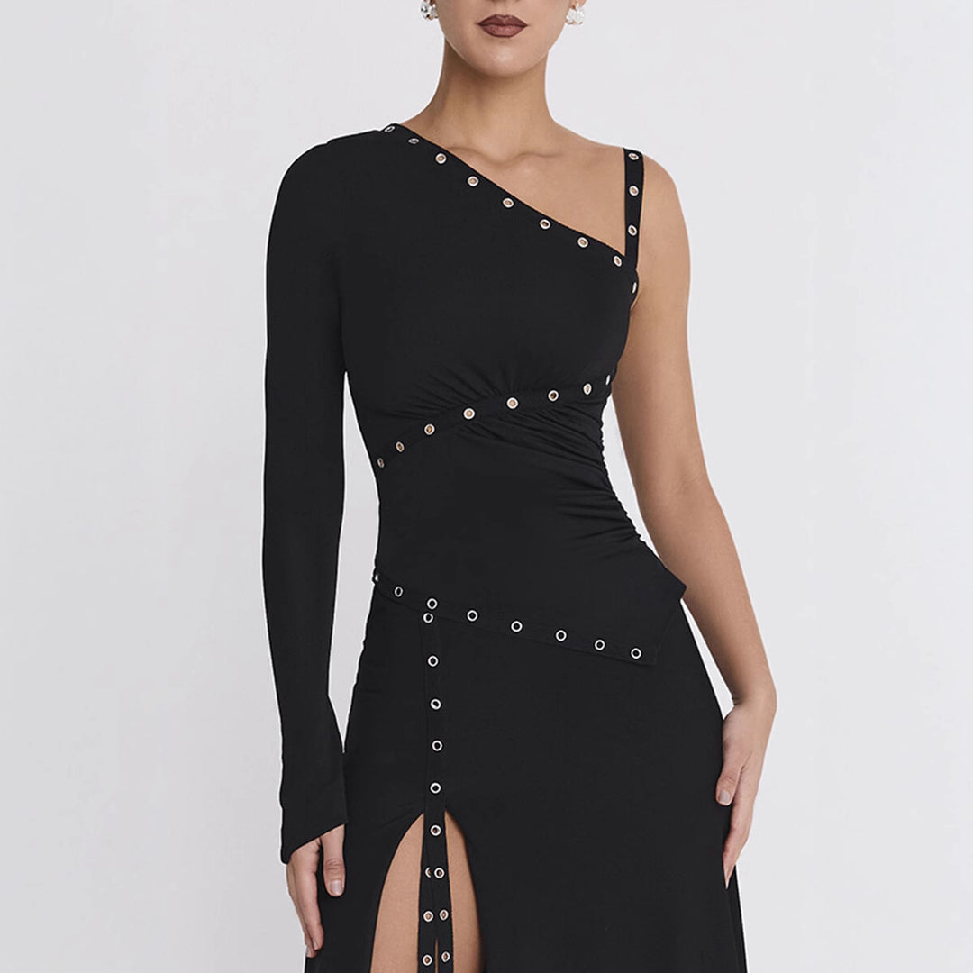 Damer Elegant top med asymmetrisk snit og dekorative øjer Skovae