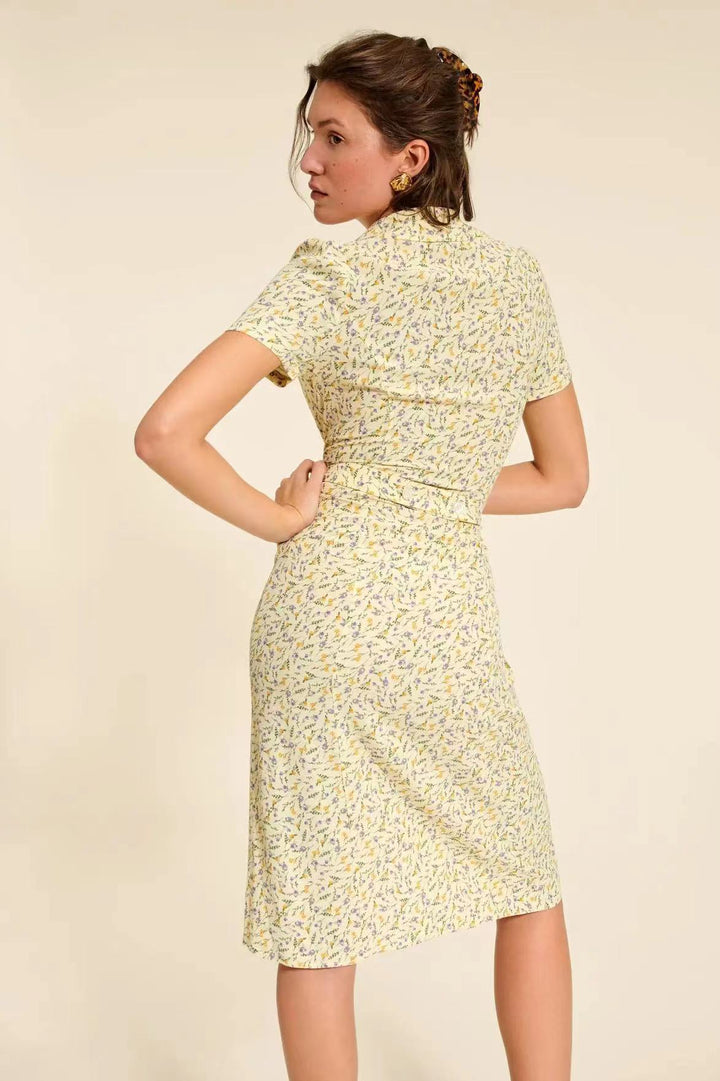 Dame skjortekjole med floral print og elegant V-udskæring Stilla