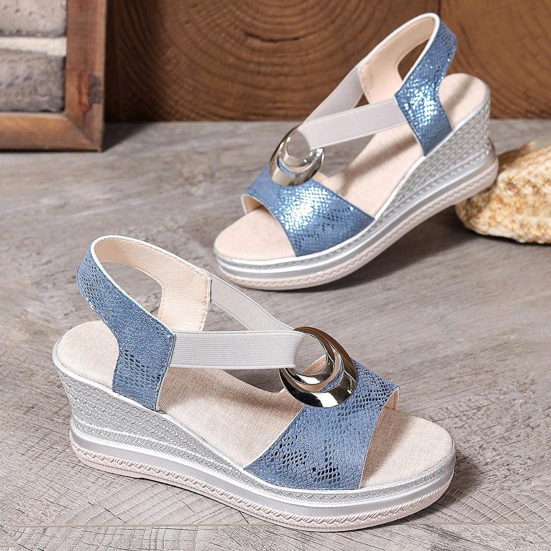 Dame Plateau-sandaler med moderne remdesign og komfortabel sål Stilla