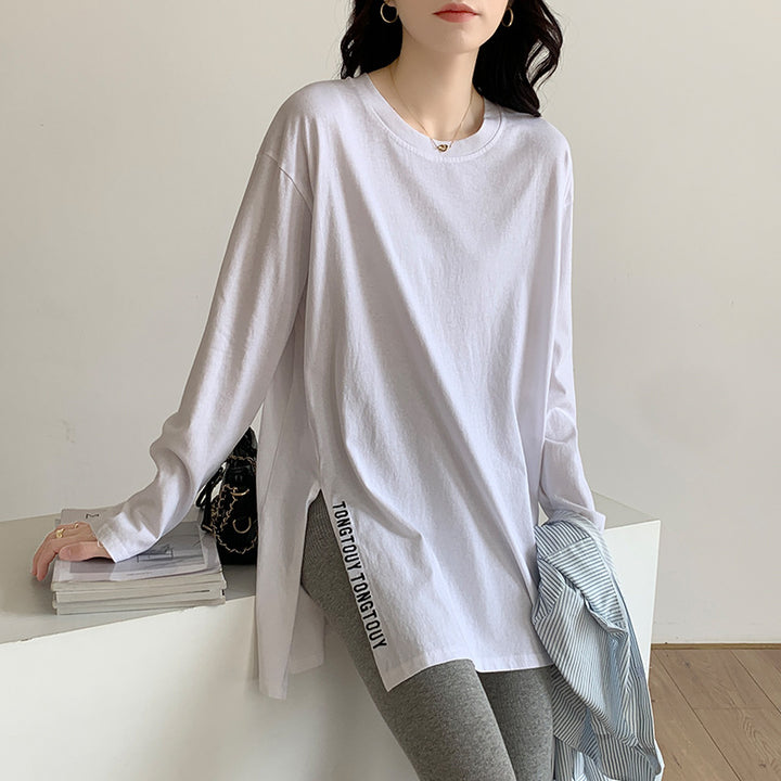 Kvindernes længere oversized skjorte med sideslids og moderne tekst Stilla