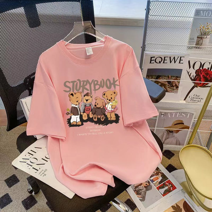 Dame T-shirt med legesygt bjørnemotiv og kunstnerisk tryk Stilla