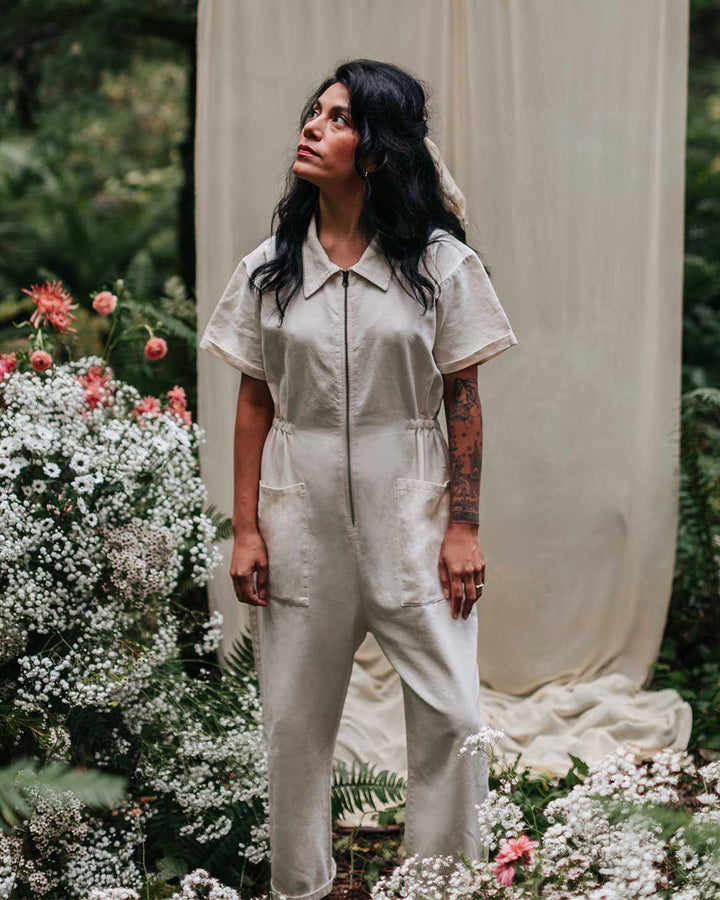 Dame mode jumpsuit med praktisk lynlås og sidelommer Stilla