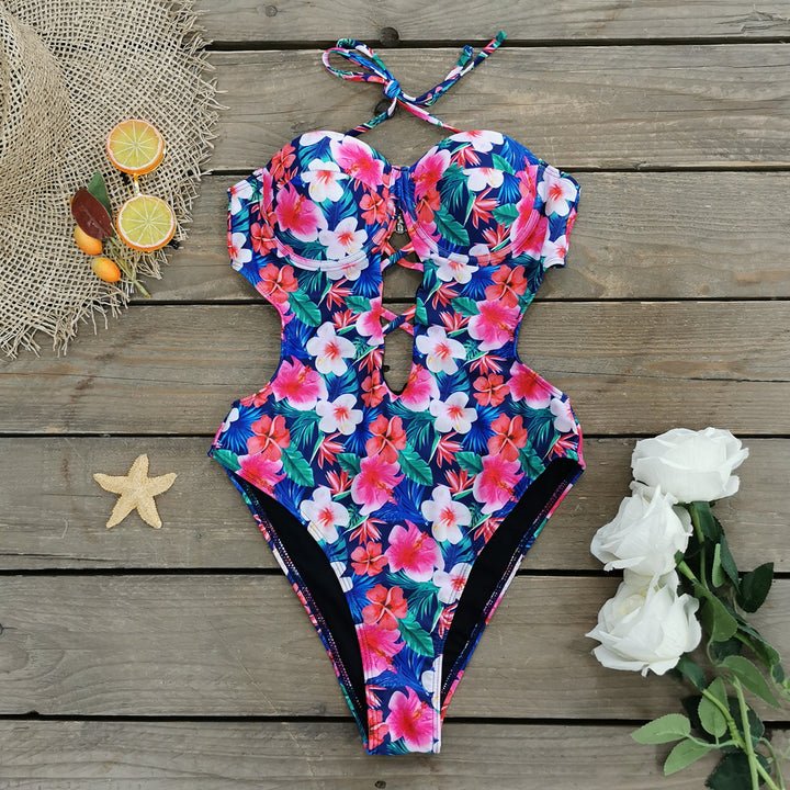 Dame en-delt badesuit med innovativt cut-out og farverigt mønster Stilla