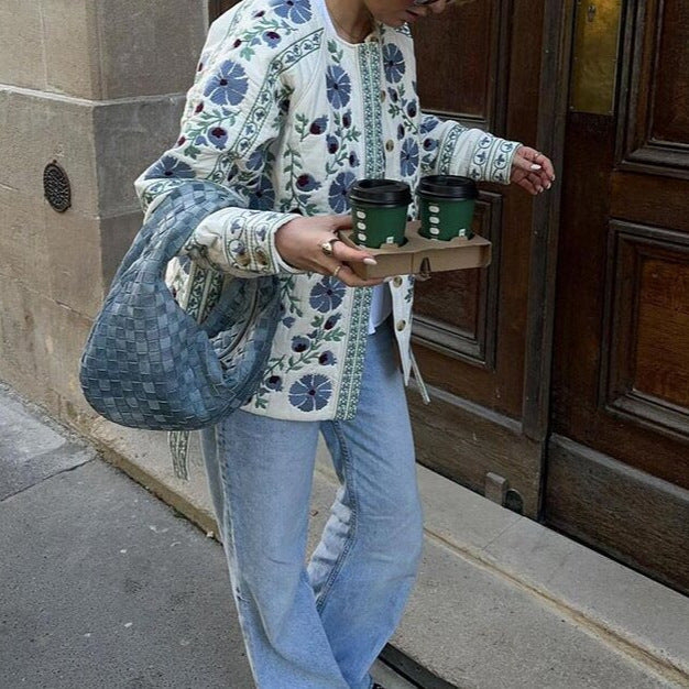 Dame quiltet blousonjakke med florale broderier og elegante knapper Stilla