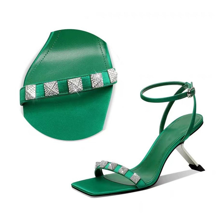 Femme Elegante Stiletto Slingback Sandaler med rhinsten Stilla