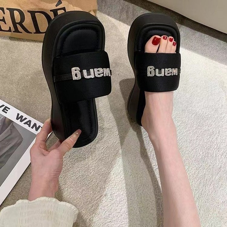 Dame Plateau-sandaler med modigt remdesign og skridsikker sål Stilla
