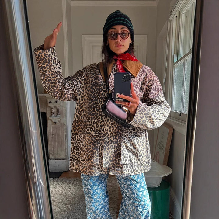 Dame mode leopardjakke med funktionelle lommer og ombukkelig krave Stilla