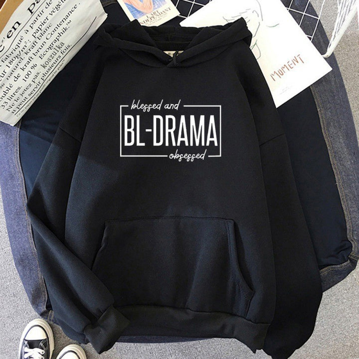 Kvinders hoodie med moderne statement print Skovae