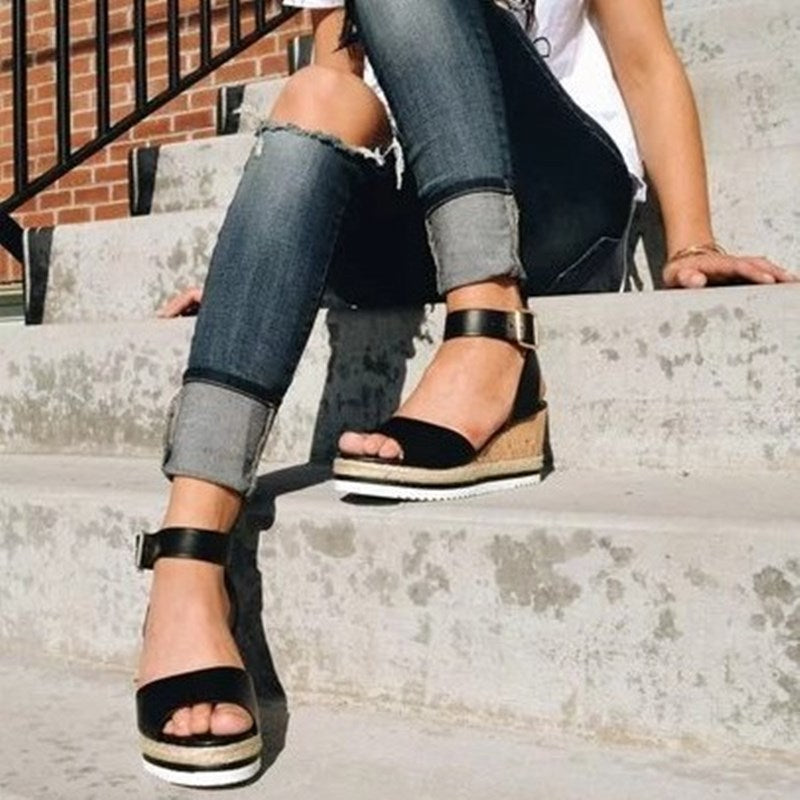 Dame Wedge-sandaletter med elegant kork-design og justerbar rem Stilla