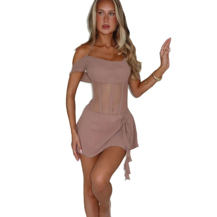Dame mini-kjole med transparente indlæg og asymmetrisk søm Stilla