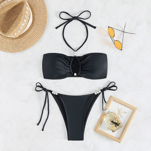Dame Bandeau-Bikini med detaljeret cut-out og asymmetrisk design Stilla