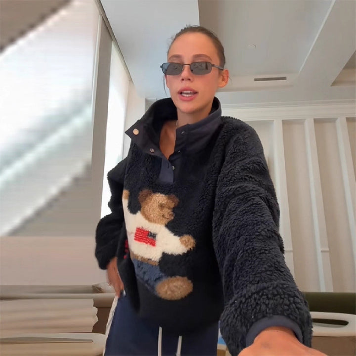 Dame Fluffy Sweater med Unikt Dyremotiv Stilla