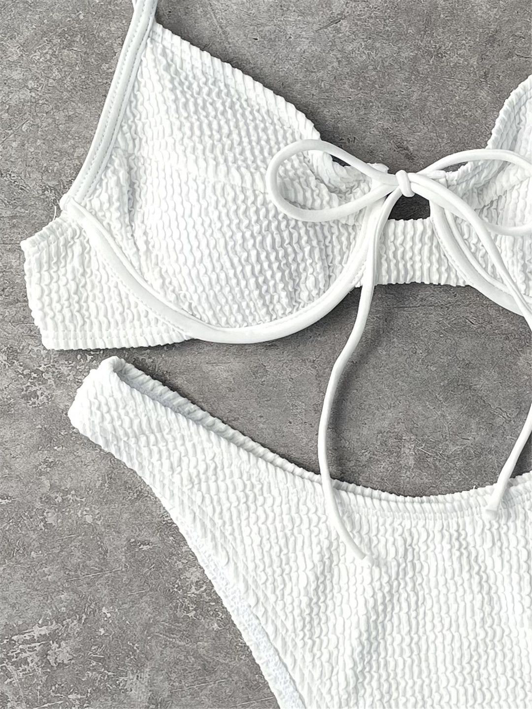 Dame bikini-sæt med polstret top og højt skåret trusse Stilla
