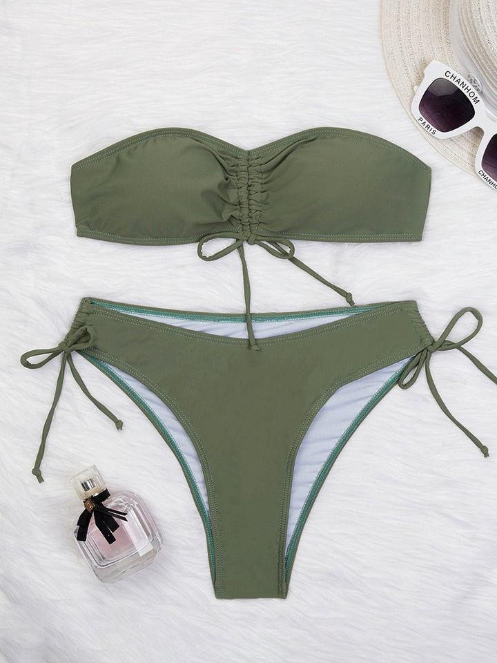 Dame Bandeau-Bikini-sæt med sideløsninger og høj udskæring Stilla