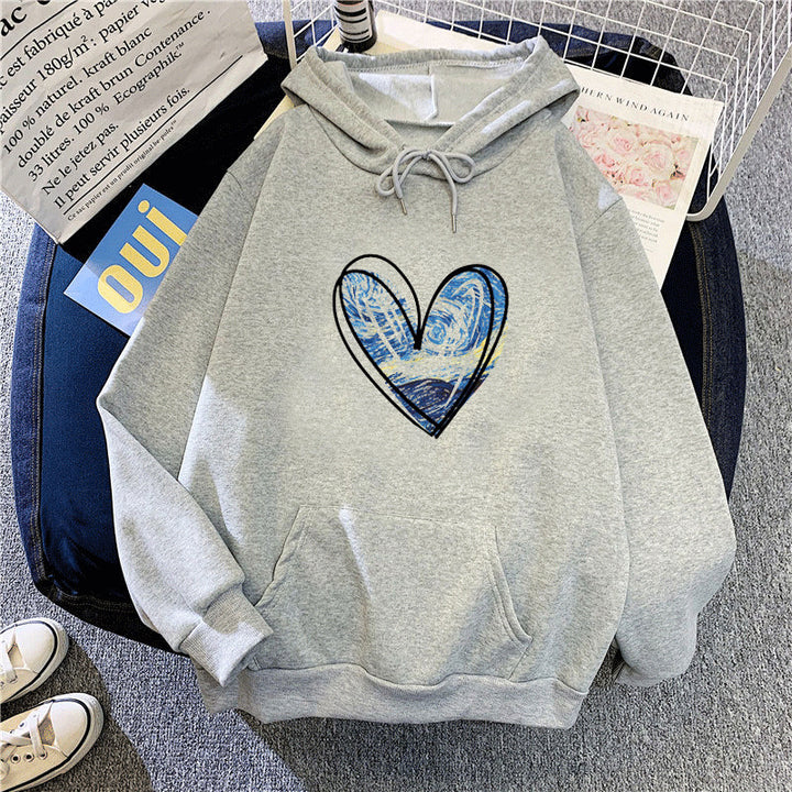 Kvinders hoodie med kunstnerisk hjerte design Skovae
