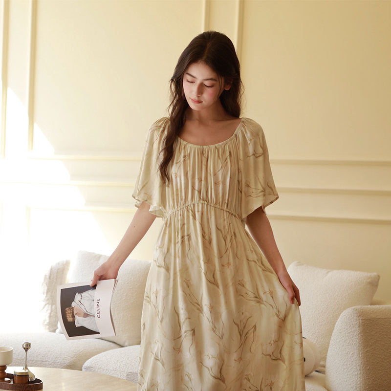 Damer elegant, luftig sommerkjole med legende blomsterdesign Stilla