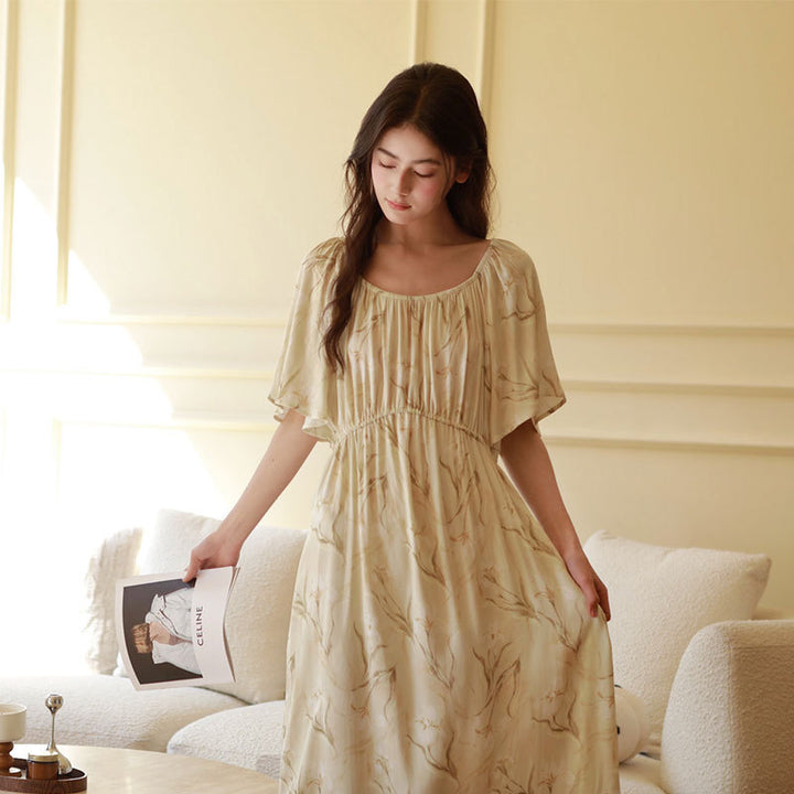Damer elegant, luftig sommerkjole med legende blomsterdesign Stilla