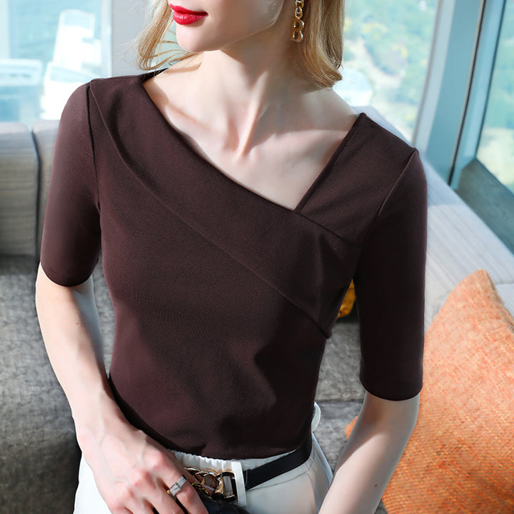 Dame Elegant top med asymmetrisk snit og feminin drapering Stilla