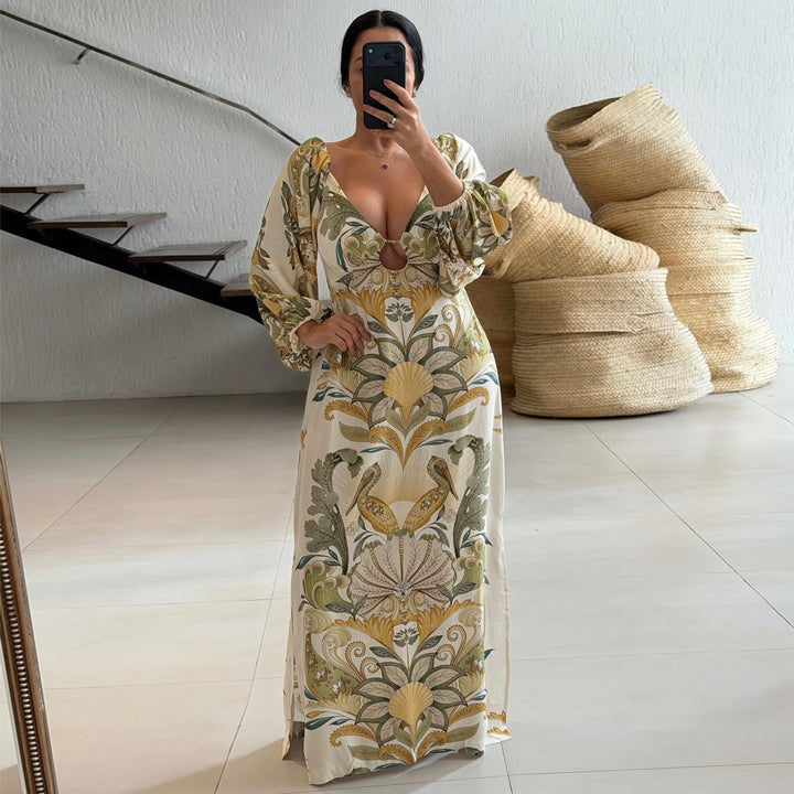 Dame maxi kjole med detaljeret blomsterdesign og dyb V-hals