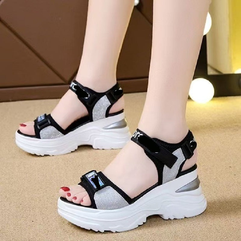 Dame platform sandaler med justerbart remdesign og skridsikre såler Stilla